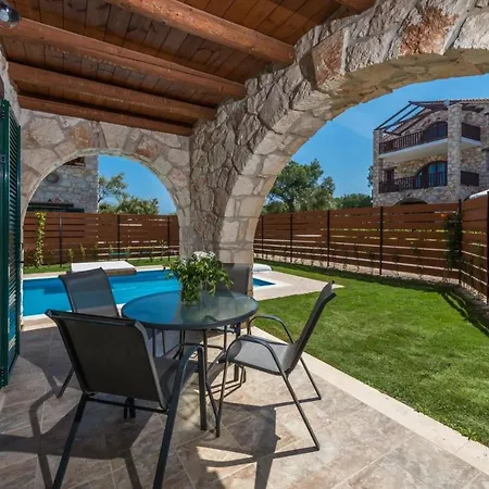 Chrisapella Villas *