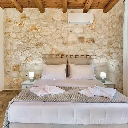 Villa Chrisapella Villas *