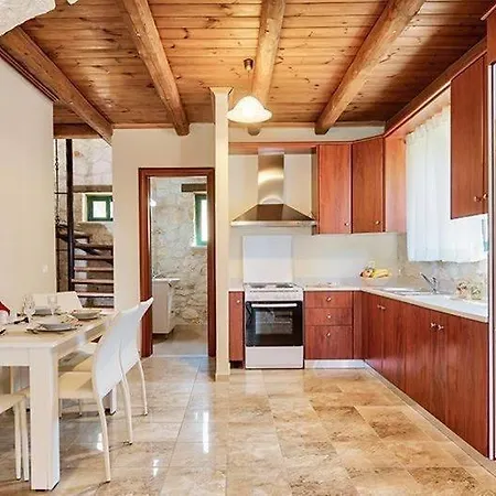 Chrisapella Villas *